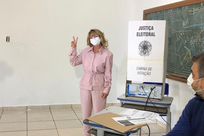 Vanda Camilo tomou posse da prefeitura de Sidrolândia na última sexta-feira
