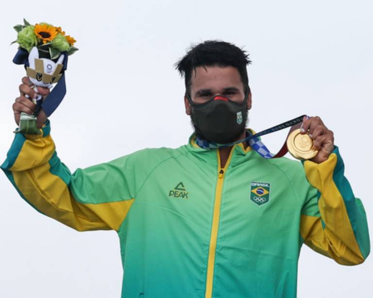 Italo Ferreira conquista 1º ouro do Brasil na Olimpíada de Tóquio e faz história no surfe