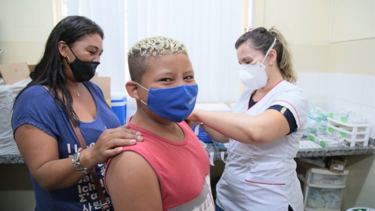 Com aval do Ministério da Saúde, a capital inicia a utilização da Coronavac para vacinar crianças e adolescentes