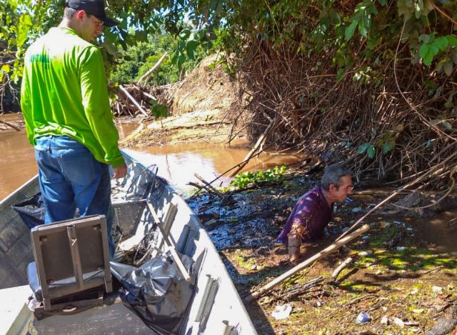 Força-tarefa retira quase 2 toneladas de lixo do rio Aquidauana