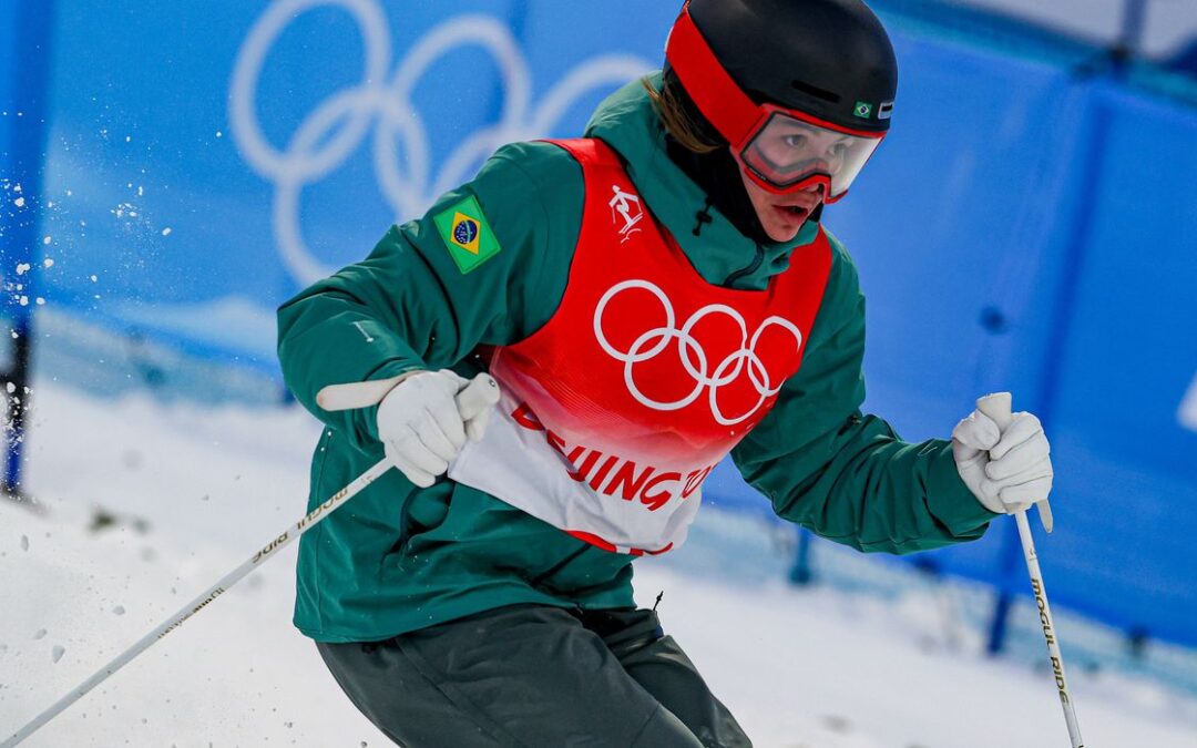 Brasil estreia na Olimpíada de Inverno com esquiadora Sabrina Cass