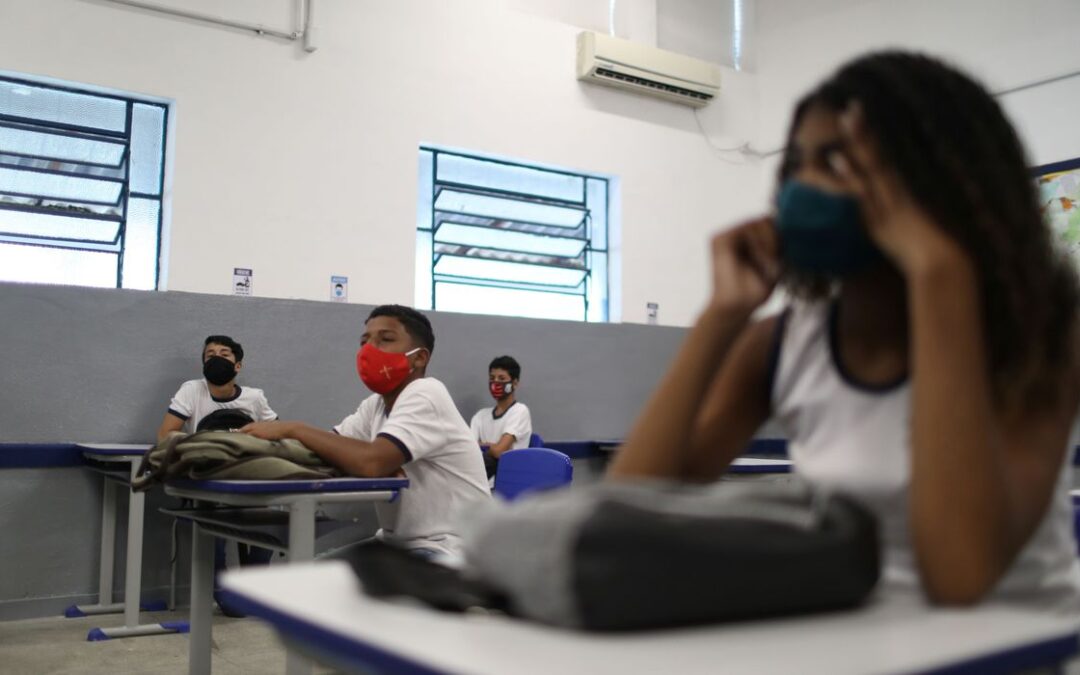 Prevenção à covid-19 na volta às aulas depende da comunidade escolar