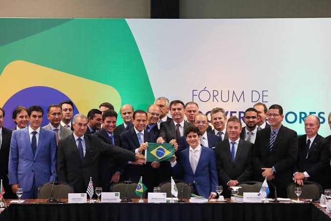 Governadores decidem prorrogar por 90 dias congelamento de ICMS sobre combustíveis