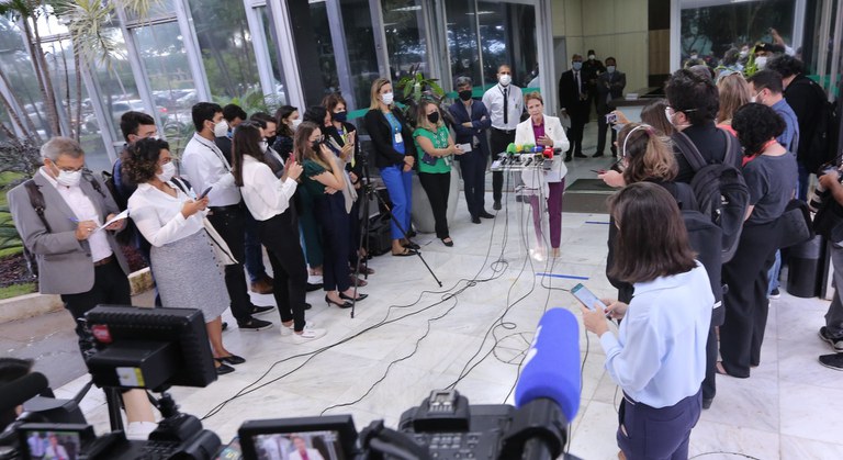 Ministra diz que Brasil tem fertilizantes suficientes até o início da próxima safra, em outubro