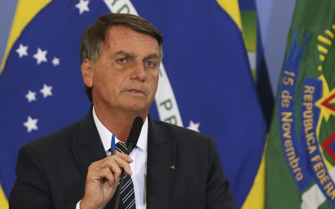 Em entrevista, Bolsonaro diz que não pretende pedir impeachment de Moraes e que haverá recursos para reajustes