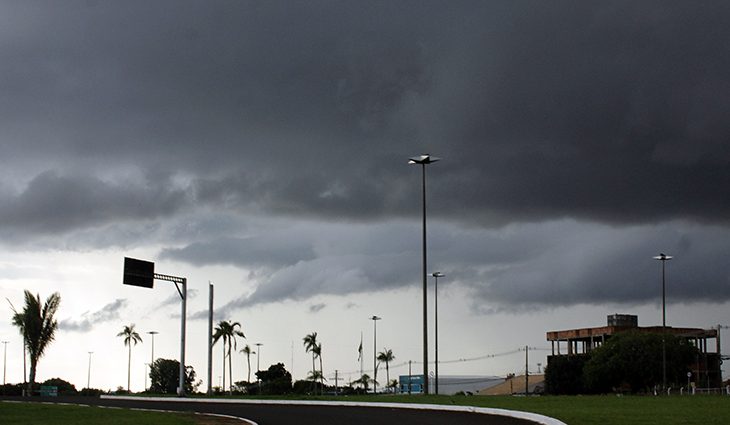 Vendaval e queda de granizo: 47 cidades de MS estão com alerta para tempestade