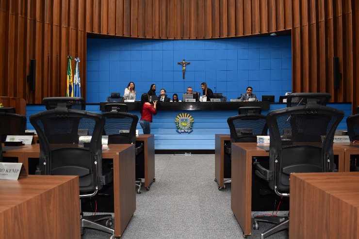 Deputados devem votar proposta que ajuda prefeitos na regularização de dívidas