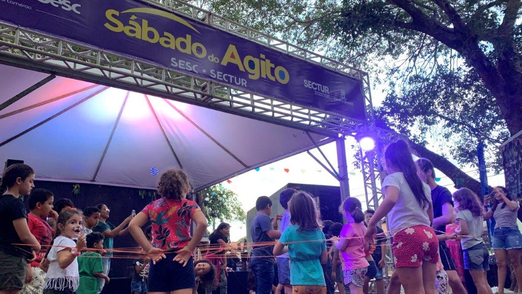 Sábado do Agito terá oficina de brincadeiras e espetáculo infantil no Portal da Lagoa