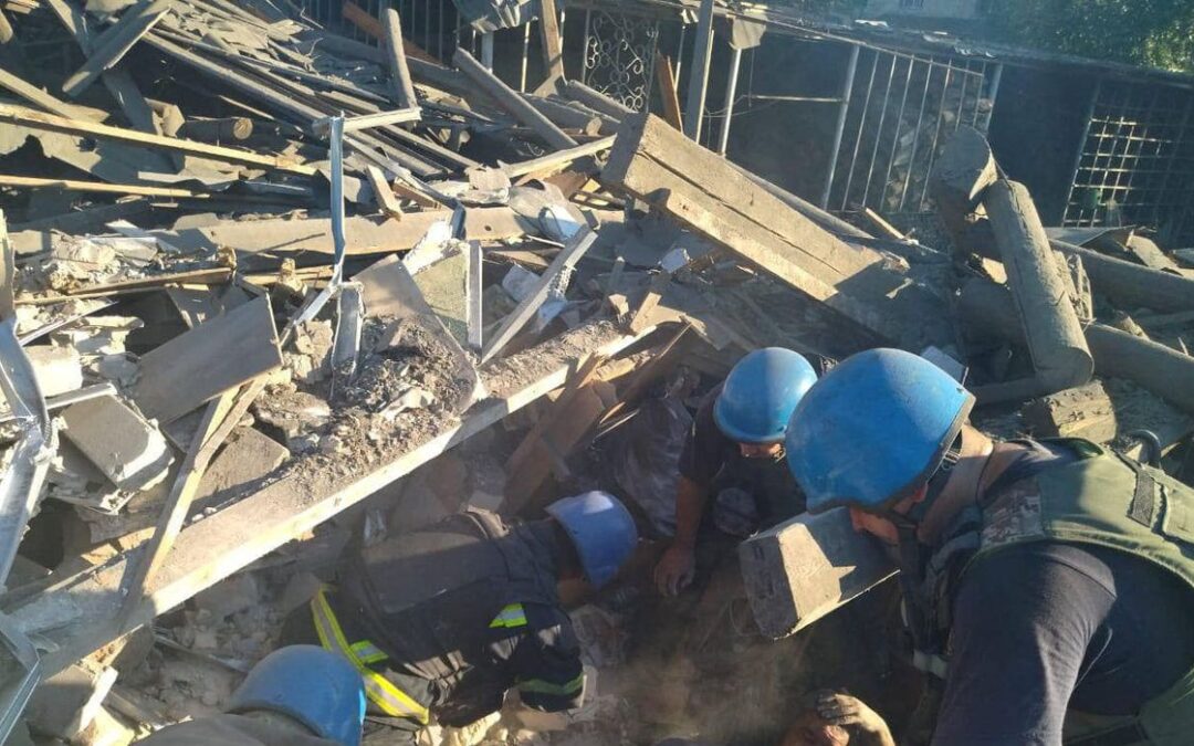 Bombardeio russo mata seis em cidade no leste da Ucrânia