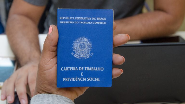 Semana termina com 2,2 mil vagas de trabalho na capital