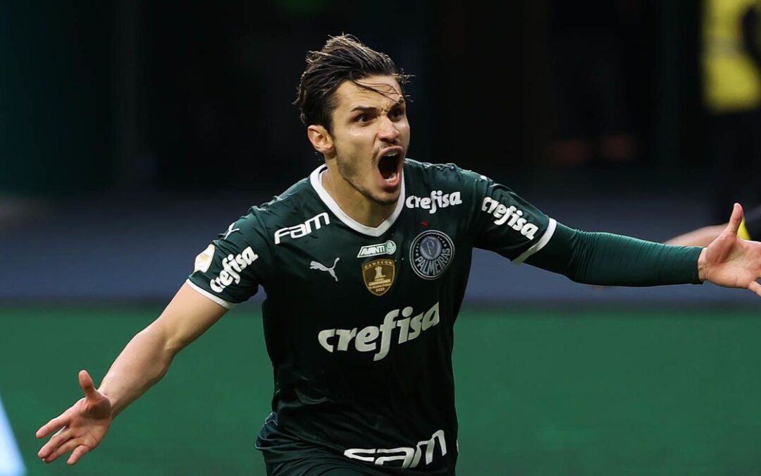 Palmeiras faz 3 a 0 no Goiás e se isola na liderança do Brasileirão