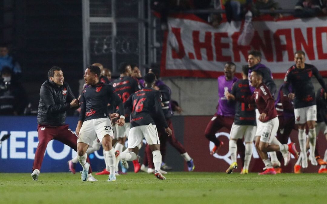 Libertadores: Vitor Roque decide e Athletico-PR está na semifinal