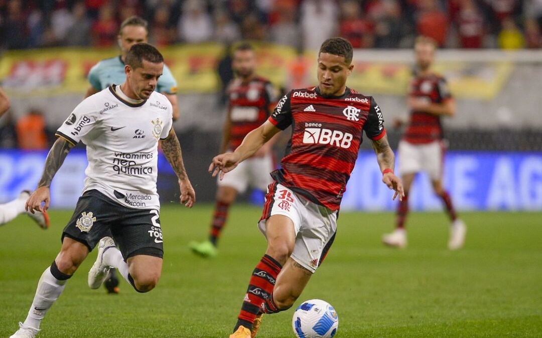 Duelo Flamengo x Corinthians define 1º semifinalista da Libertadores