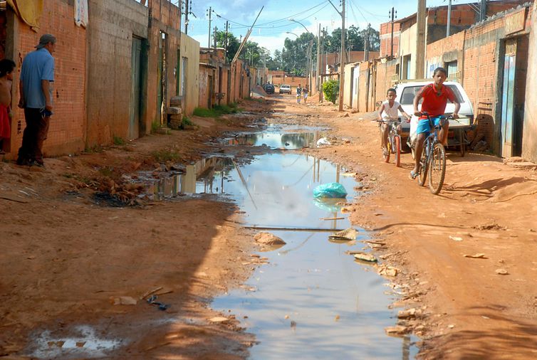 Pobreza extrema em MS cresce mais de 100% em dois anos e nove cidades estão em situação crítica