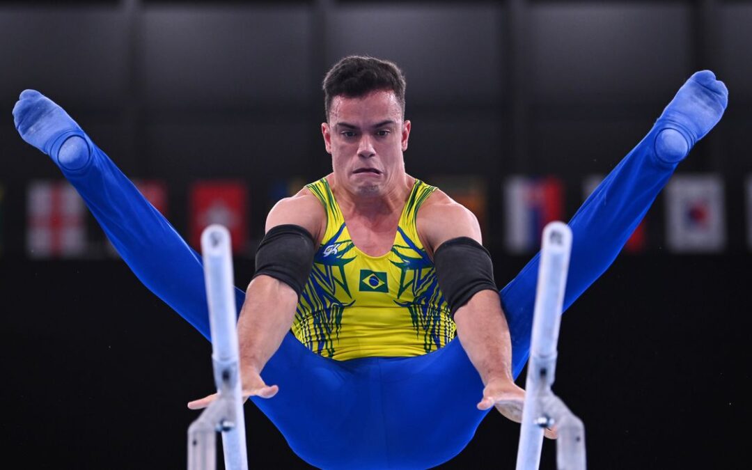 Caio Souza é ouro nas barras paralelas em etapa da Copa do Mundo
