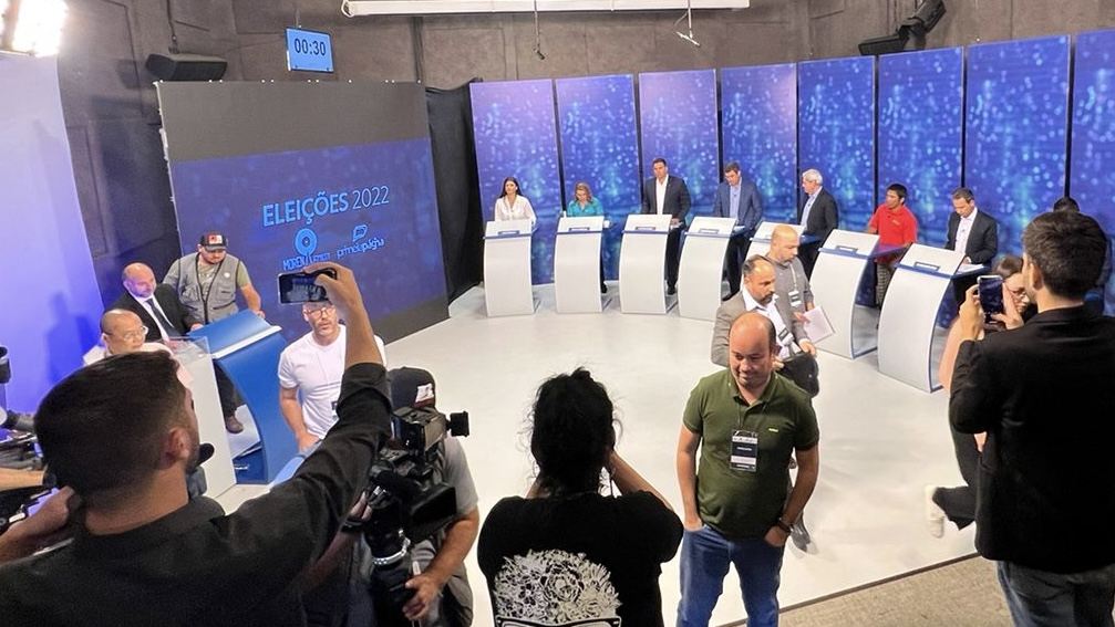 Candidatos se apresentam e evitam confrontos na maior parte do 1º bloco