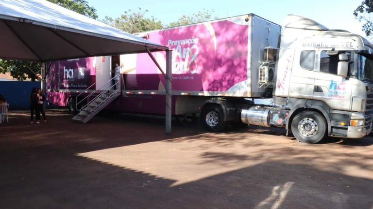 Carreta do Hospital do Amor leva exames gratuitos a mulheres na vila Nasser até sexta