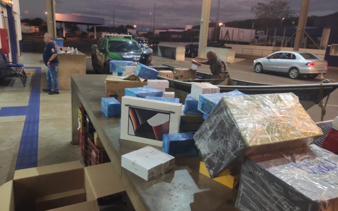 PMA de Mundo Novo apreende lancha e barco transportando equipamentos eletrônicos contrabandeados avaliados em R$ 2 milhões