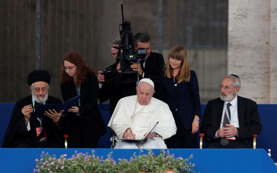Papa pede que líderes sejam ‘iluminados pela paz’