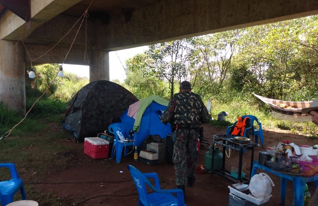 PMA de Dourados fiscaliza acampamentos e apreende petrechos ilegais no Rio Dourados na operação Dia de Finados