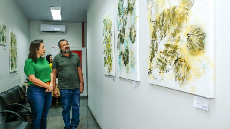 Paço municipal recebe a exposição “Movimento Impresso” de Regiane Spolon