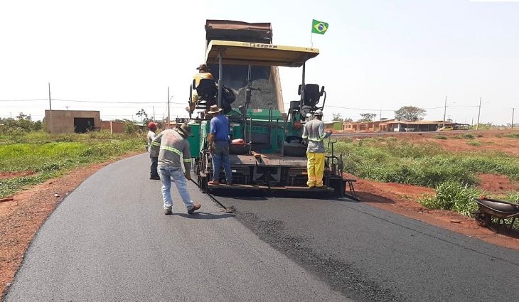 MS-258: Obra avança com asfalto no distrito de Capão Seco, em Sidrolândia