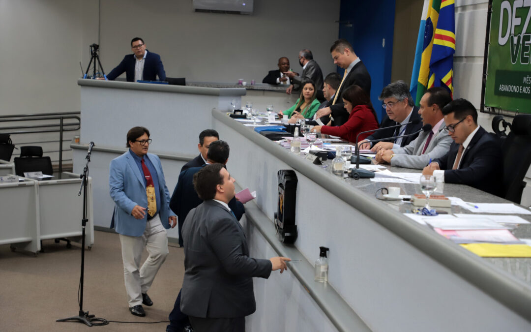 Vereadores aprovam 19 projetos de lei na sessão desta quinta-feira