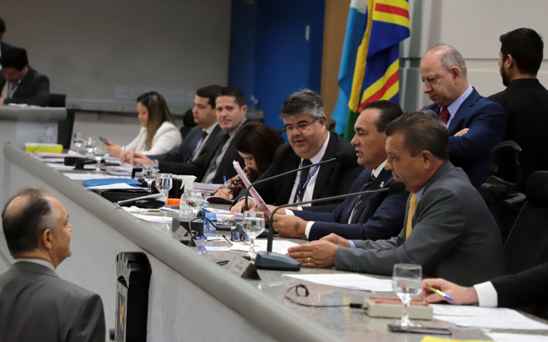 Vereadores votam 12 projetos de lei na sessão de terça-feira