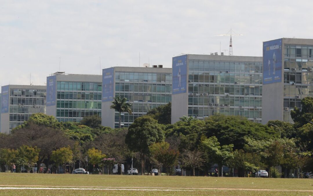 Lula anuncia mais 16 ministros da futura gestão