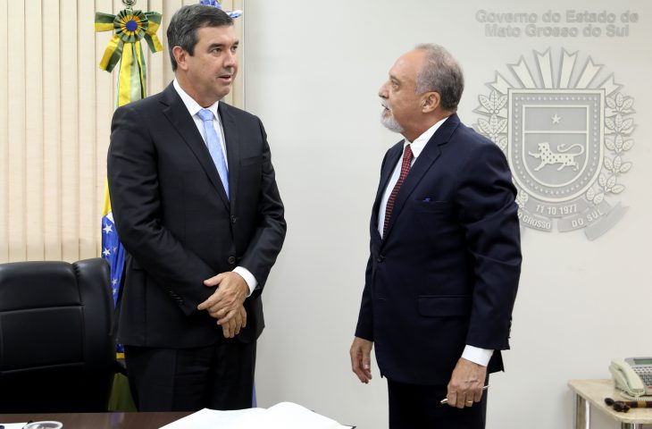 Governador assina posse do novo procurador-geral do Ministério Público de Contas