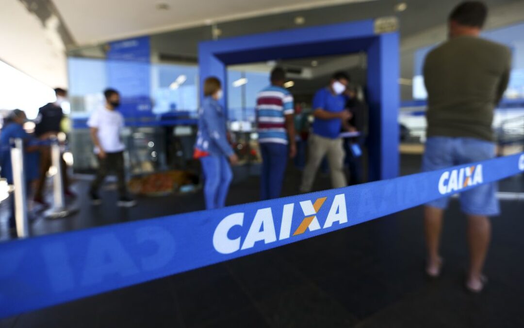 Caixa começa a pagar hoje abono salarial de 2021