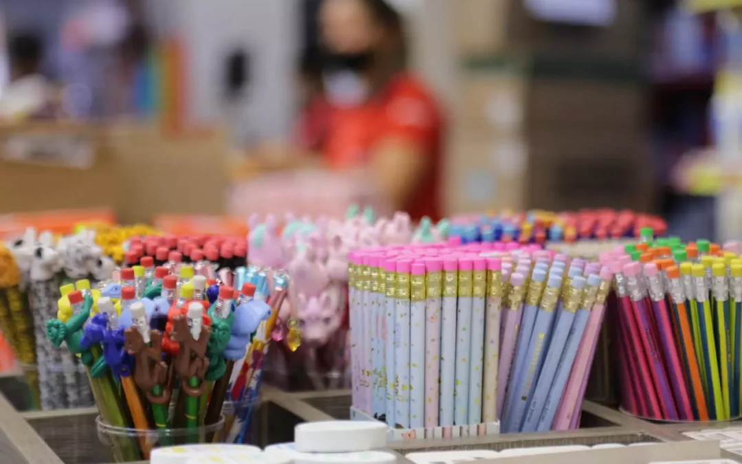 Preço do material escolar pode custar até 4 vezes mais caro em papelarias na capital