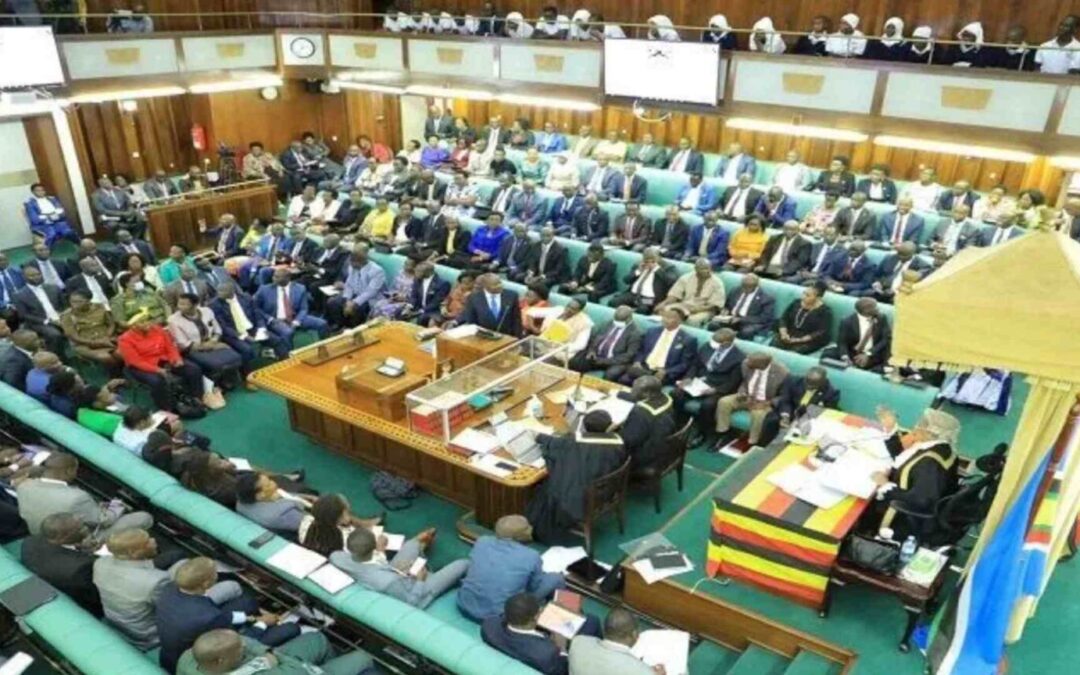 Uganda aprova projeto de lei que impõe até pena de morte para pessoas LGBTQ+