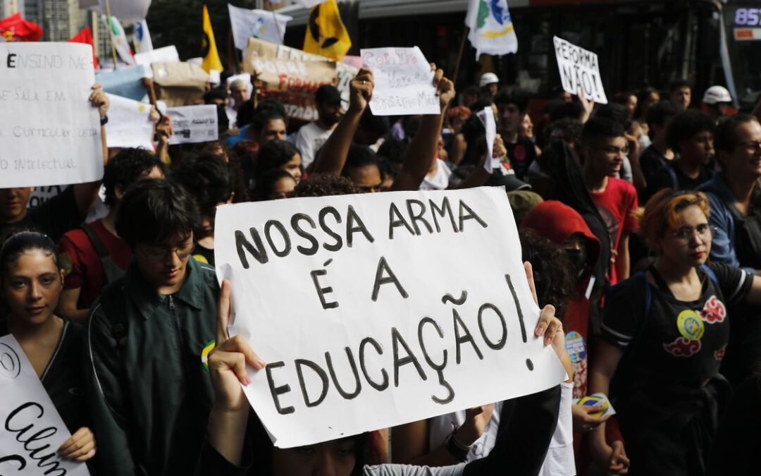 Governo suspende cronograma de implementação do Novo Ensino Médio