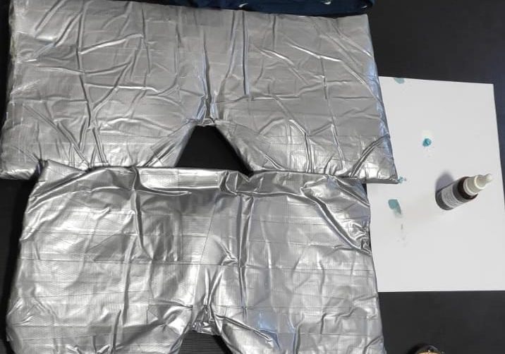 Boliviana é presa transportando cocaína em cueca falsa