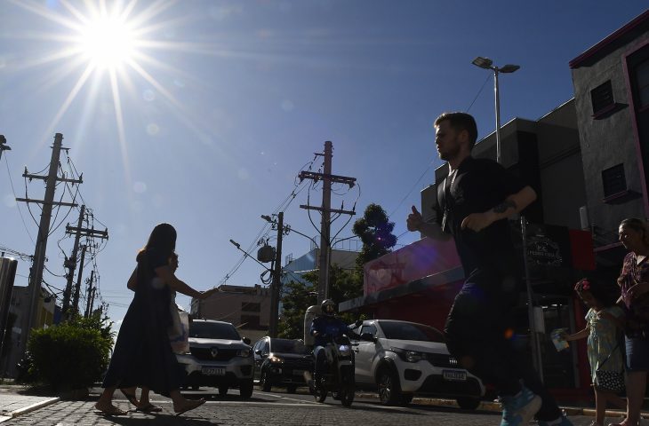 Sol deve predominar nesta terça-feira acompanhado de poucas nuvens