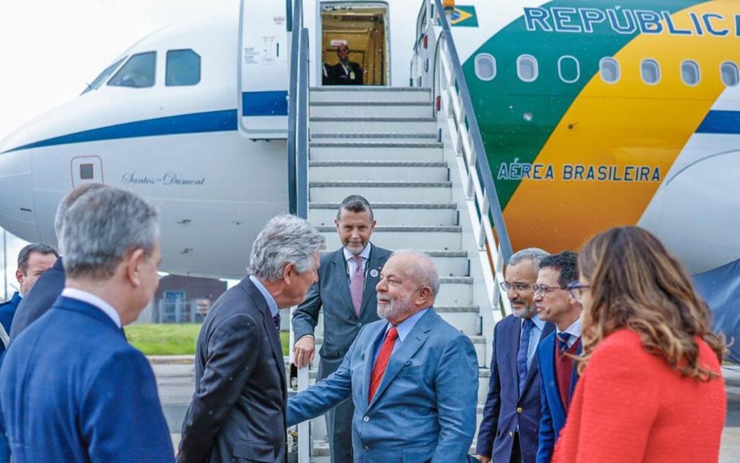 Lula chega a Londres para coroação do Rei Charles III