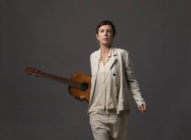 Show de Adriana Calcanhotto é confirmado na capital