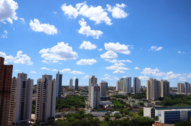 Semana começa com céu limpo, sol e calor de até 34°C em MS