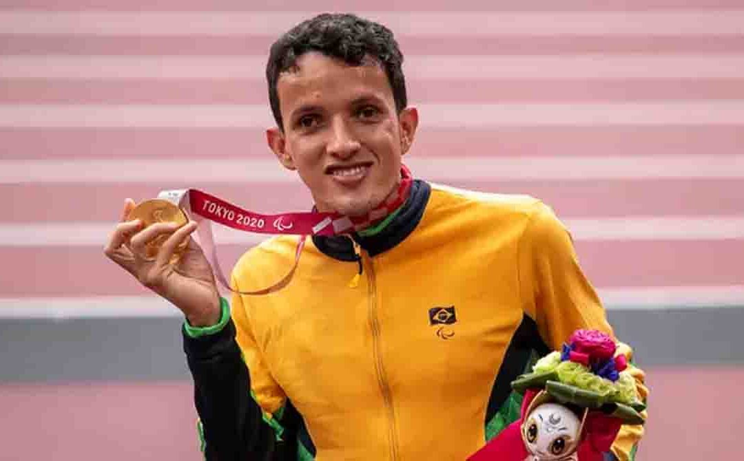 De Campo Grande, Yeltsin Jacques conquista medalha no Mundial de Paris