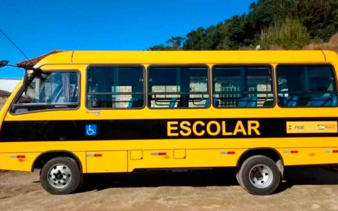 Amambai: Criança morre atropelada por caminhão ao descer de ônibus escolar