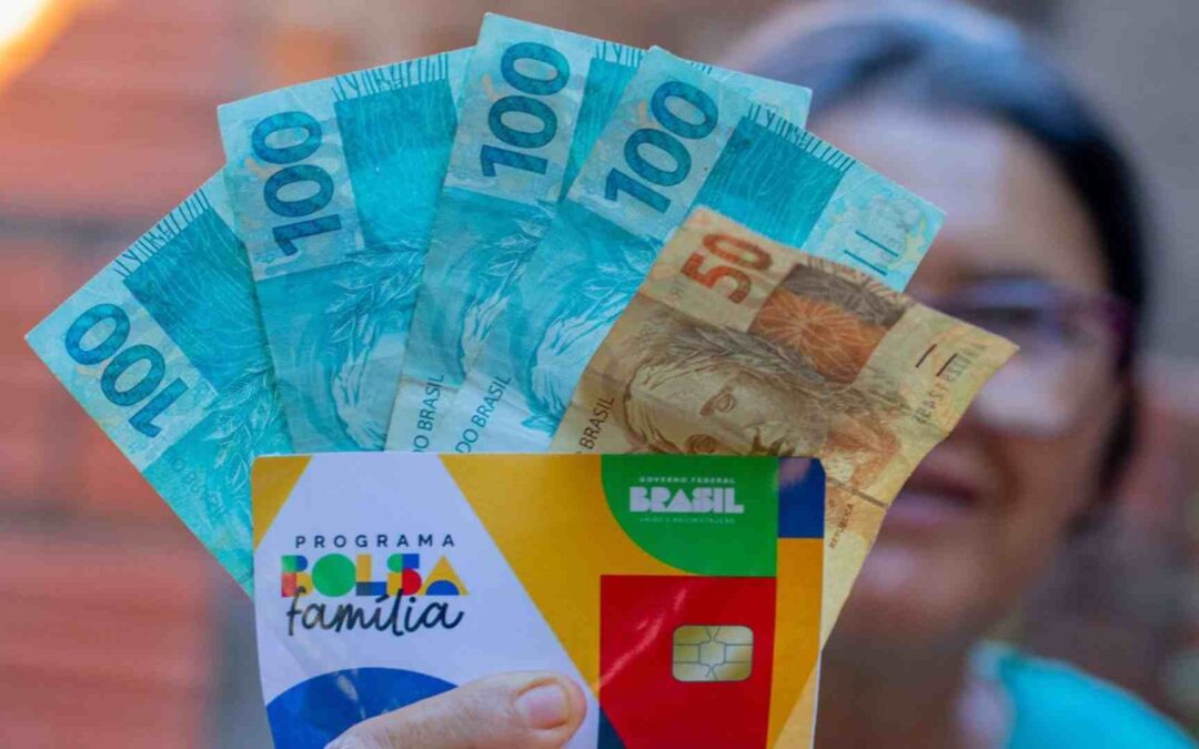 Bolsa Família de outubro começa a ser pago nesta quarta-feira; confira o calendário