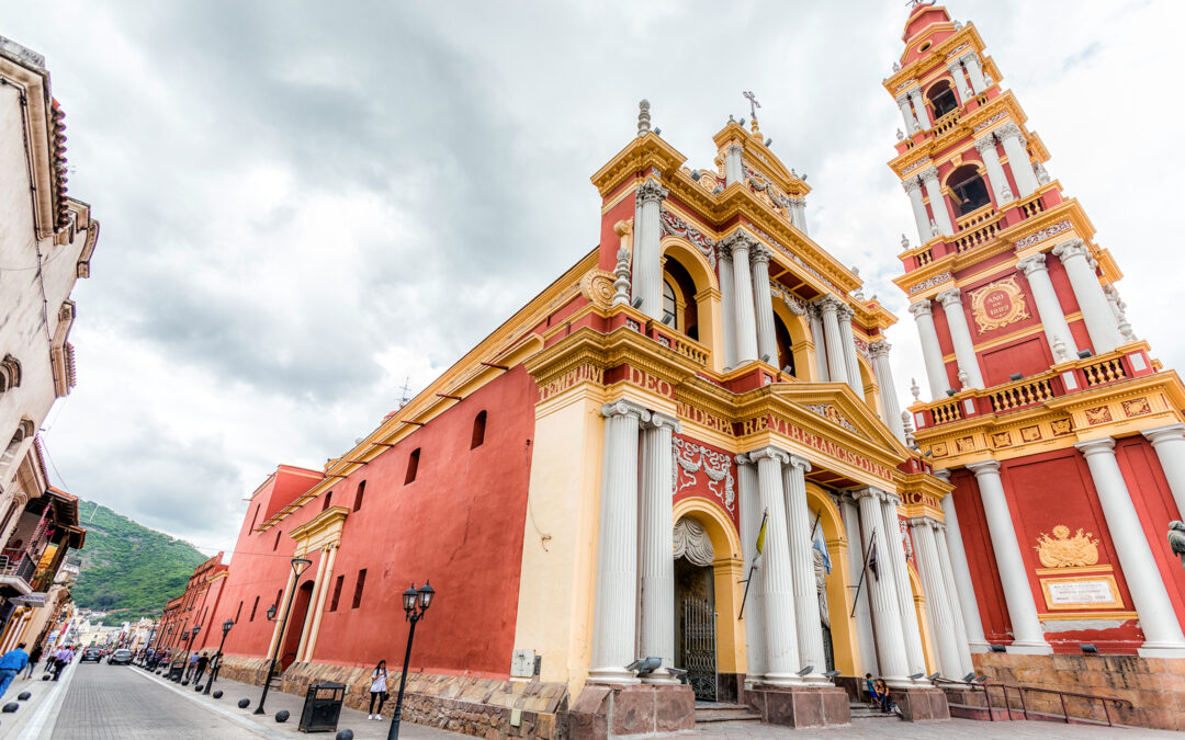 Na rota da Biocêanica, Salta atrai turistas pela sua arquitetura