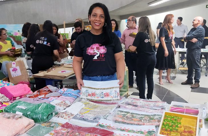 Com vendas presenciais e online, feira de artesanato do sistema prisional tem várias opções de presentes