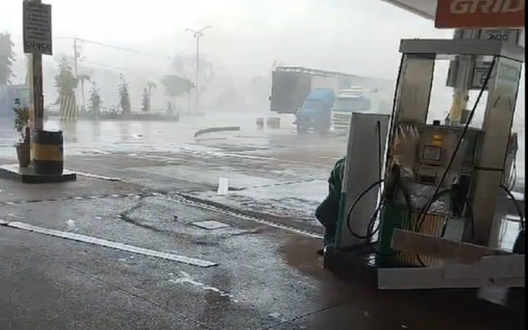 Paranaiba: Ventania arranca placas de energia solar, destelha empresa e derruba árvores