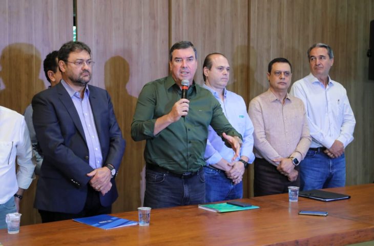 Após período de férias, Eduardo Riedel reassume Governo nesta segunda