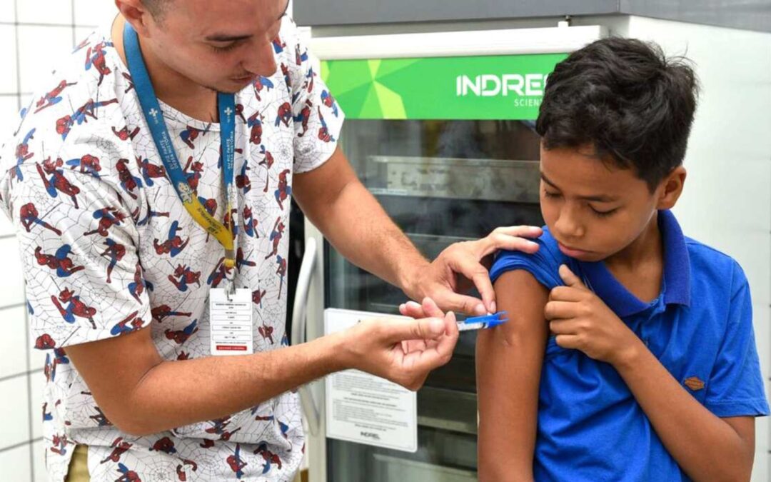 Para alcançar público-alvo, Saúde fará vacinação em escolas de Campo Grande