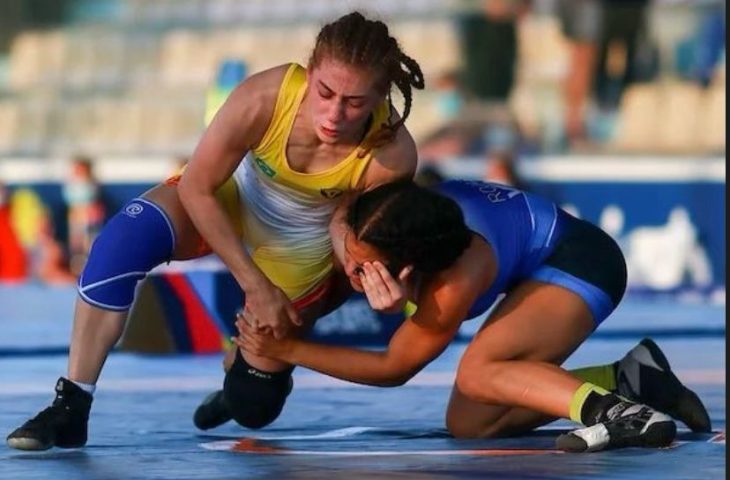 “Muito do que eu tenho hoje é graças ao esporte”, diz Assíria da Silva, lutadora de wrestling