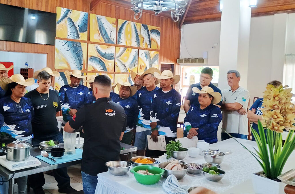 Gastronomia: ‘Delícias do Anzol’ qualifica guias e piloteiros de pesca