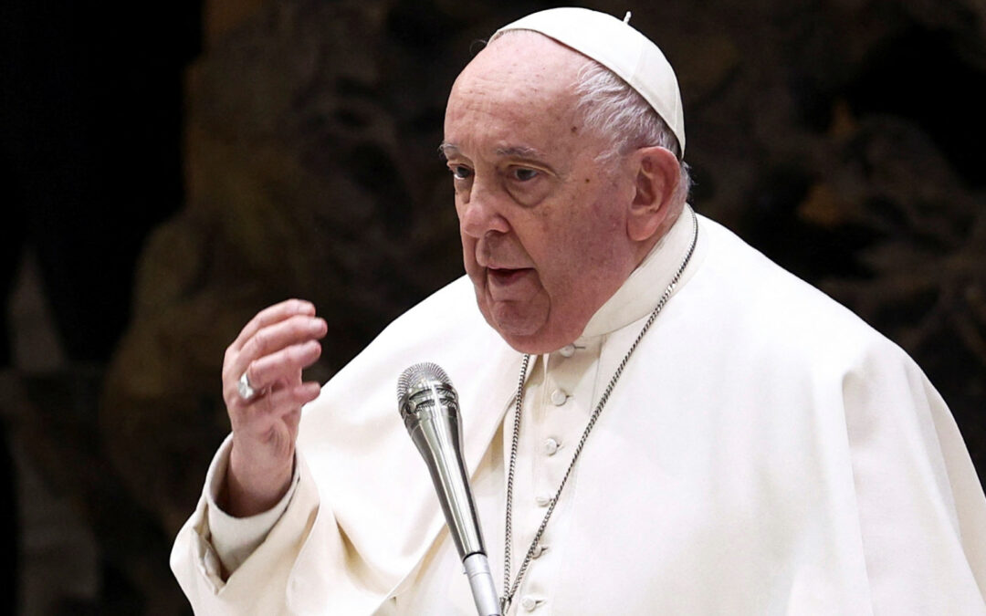 Papa Francisco tem infecção polimicrobiana